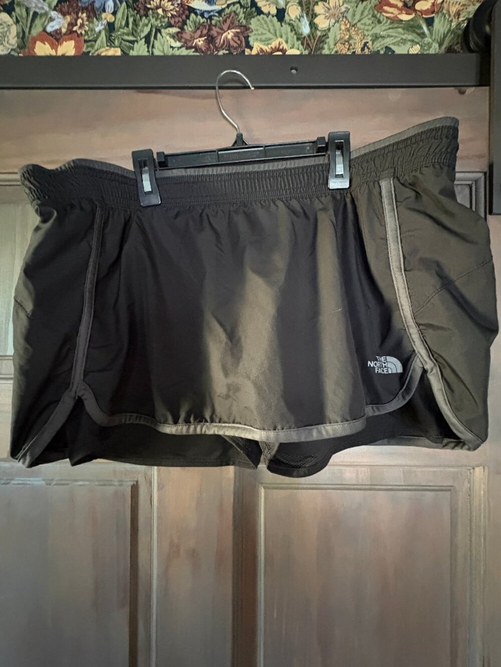 North Face womens Black Skort size XL